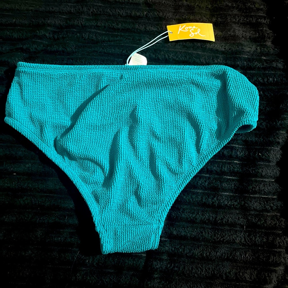~ NEW NEVER WORN ~ Kara Sol Swim Bottoms ( green blue color / teal )